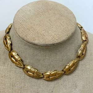 Coro leaf necklace w polish